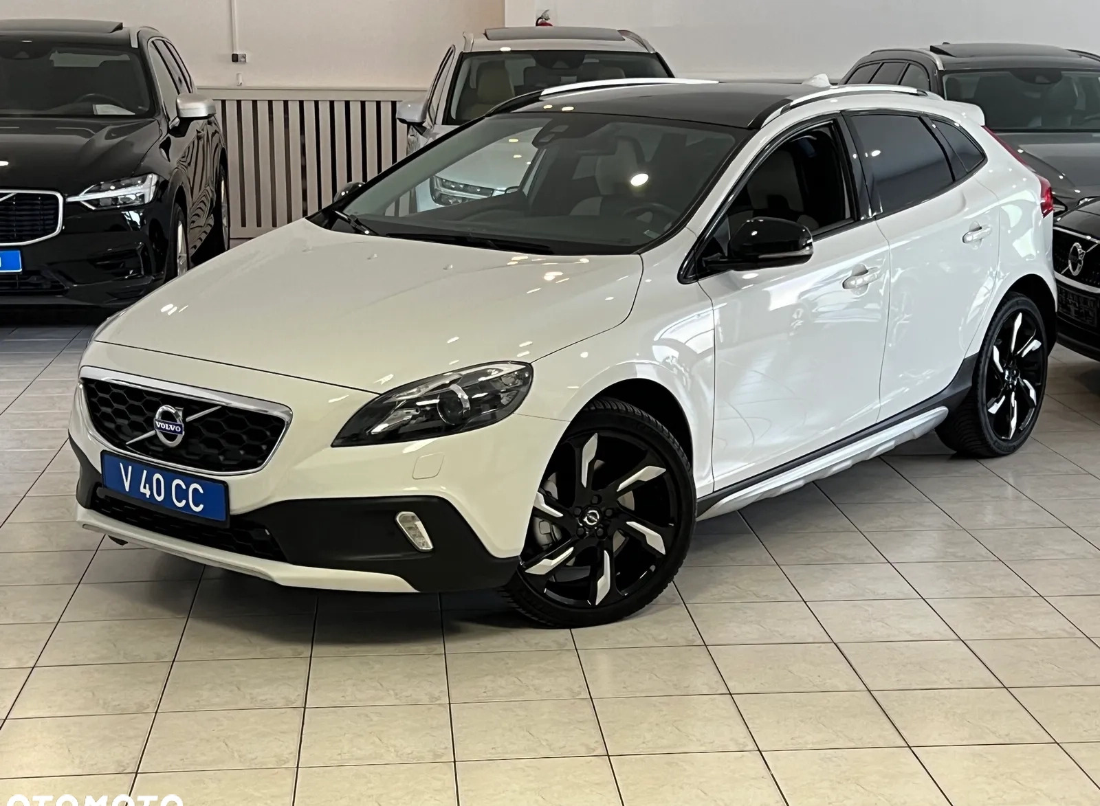 Volvo V40 cena 85900 przebieg: 142000, rok produkcji 2016 z Pilawa małe 562